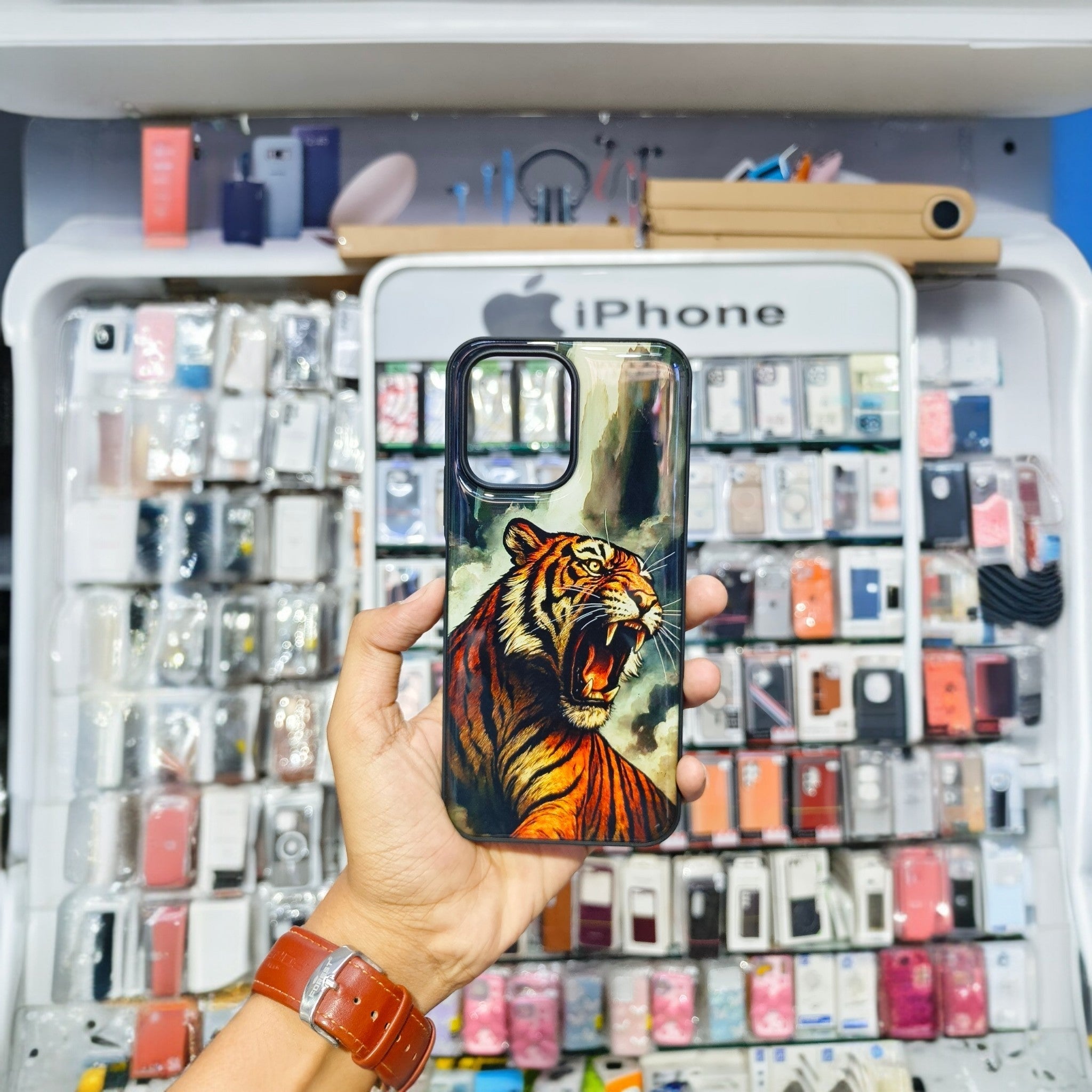 Premium Glossy Tiger Art Printed Hard Back Case – Scratch Resistant| Protective Cover