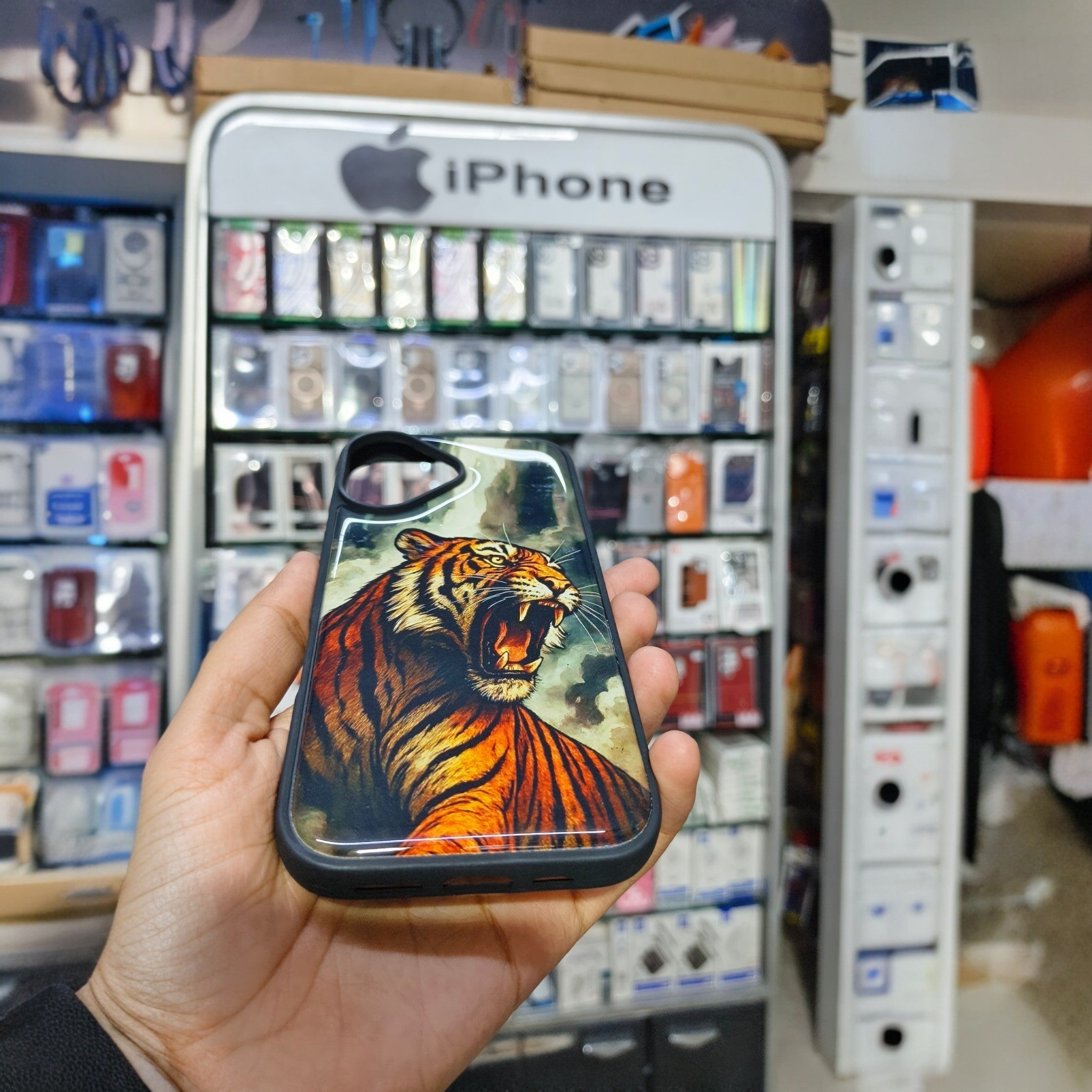 Premium Glossy Tiger Art Printed Hard Back Case – Scratch Resistant| Protective Cover
